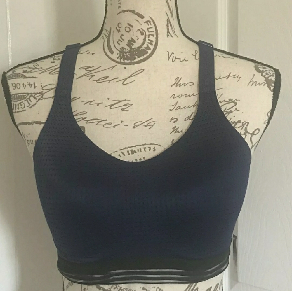 Victoria Secret Sports Bra 32D